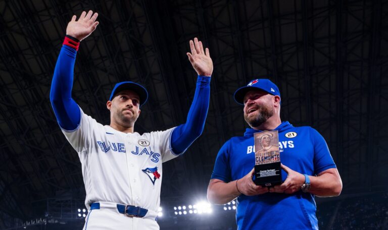 Blue Jays remontan y vencen a Tigres en Toronto