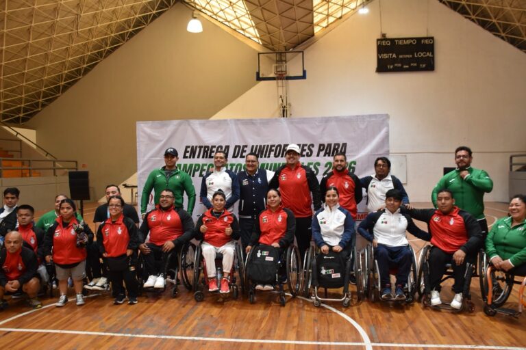 COPAME y Bimbo entregan uniformes a la delegación mexicana de powerlifting