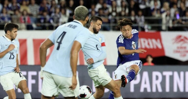 Japón remonta y derrota a Uruguay en el debut de Diego Forlán