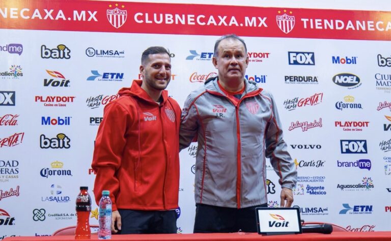 Juan Reynoso regresa a la Liga MX y toma el mando del Necaxa