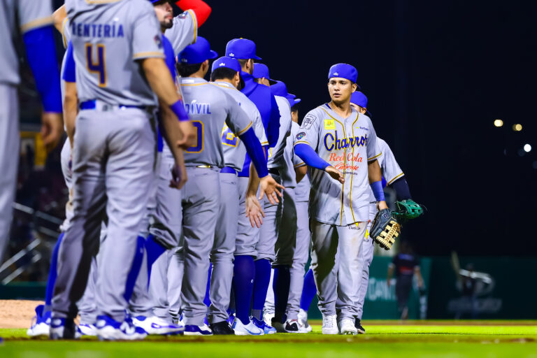 Charros firma una remontada espectacular y conquista la serie inaugural ante Jaguares