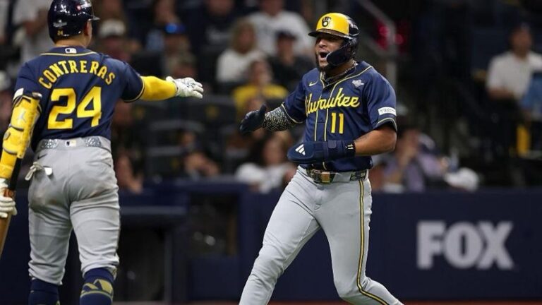 Jackson Chourio hace historia y acerca a Milwaukee a su primera Serie Mundial