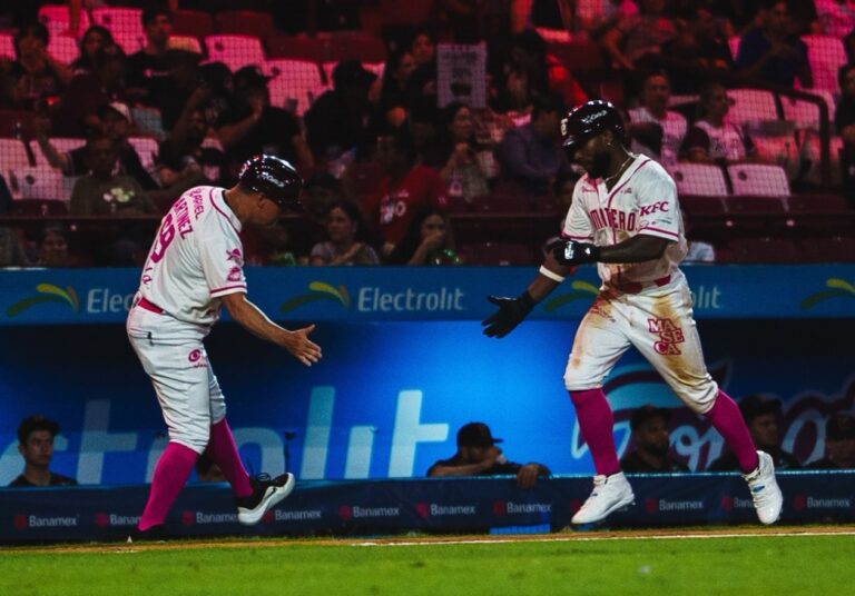 TOMATEROS EXPLOTA CON EL BAT Y APABULLA 12-3 A NAVOJOA EN EL PRIMERO DE LA SERIE ROSA