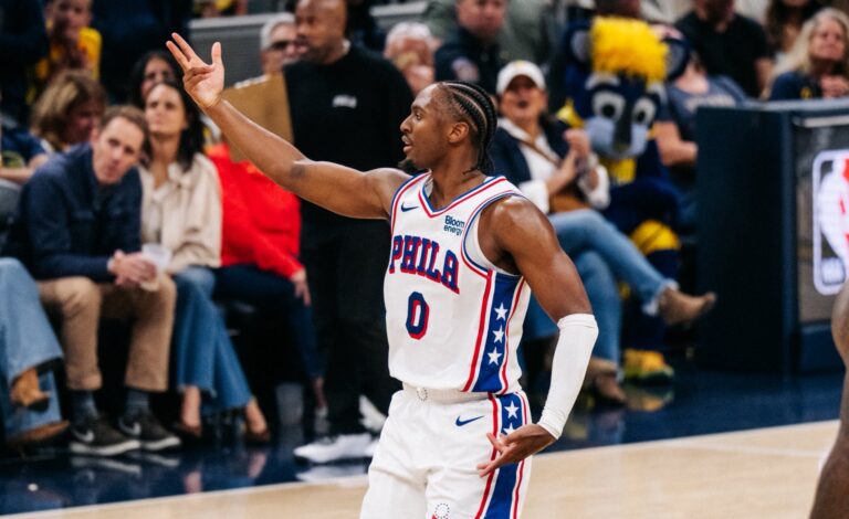 Philadelphia remonta ante Indiana y suma su cuarta victoria de la temporada