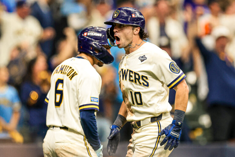 Cerveceros remontan ante Tampa Bay y se acercan al título de la Serie Mundial