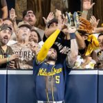 Cerveceros eliminan a Padres y se citan con Dodgers en la Serie de Campeonato