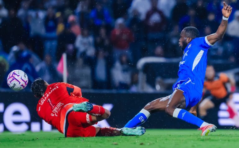 Cruz Azul rescata un empate ante Pumas en un partidazo de seis goles