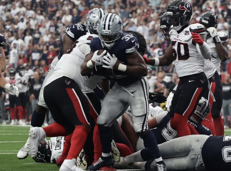 Cowboys remontan ante Texans y se llevan un partidazo de 64 puntos