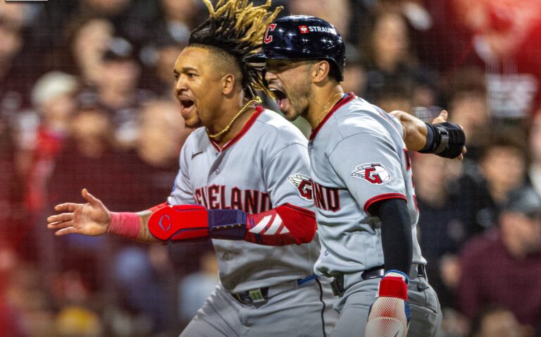 Guardianes remontan ante White Sox y empata la serie divisional