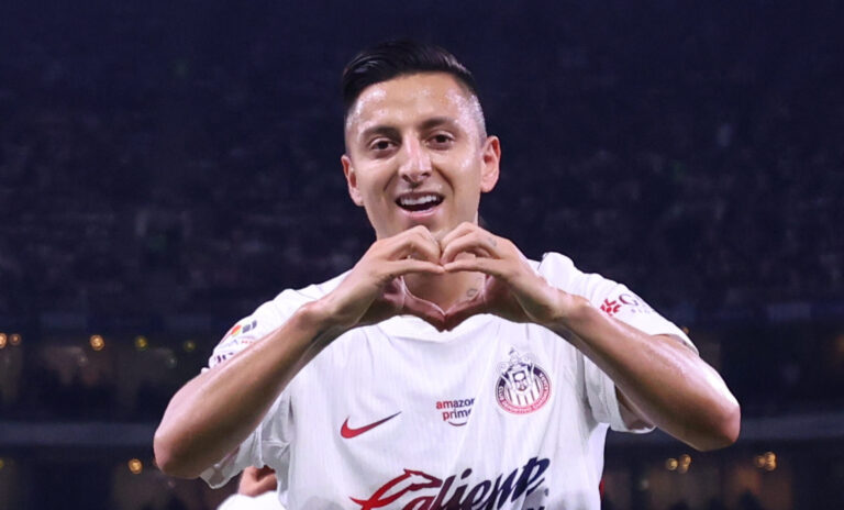 Chivas derrota 1-0 a los Rayados; el “Piojo” Alvarado hizo el gol