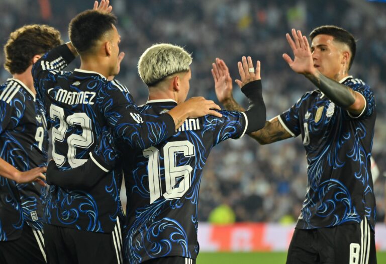 Lautaro Martínez iguala al Kun Agüero y entra al podio de goleadores de Argentina