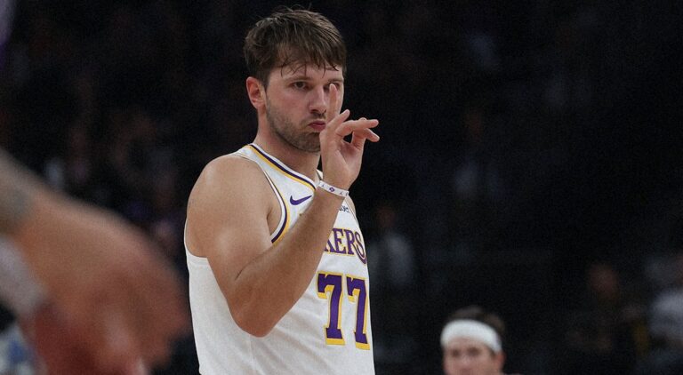Luka Doncic firma una noche de 52 puntos y rescata el triunfo de los Lakers ante Utah
