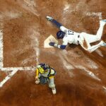 Rays resisten y vencen a Cerveceros en 12 entradas para seguir con vida en la Serie Mundial