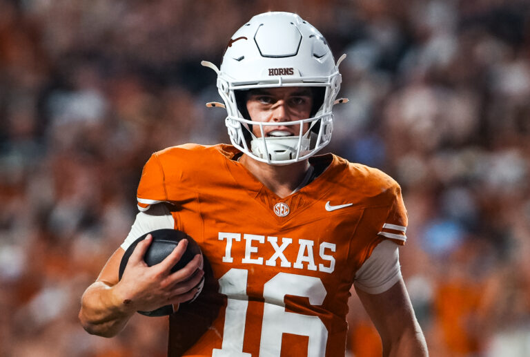 Texas remonta ante Ole Miss y se queda con una victoria clave en la NCAA
