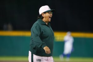 La manejadora regiomontana cumplirá su tercera temporada consecutiva con la novena leonesa, con el objetivo de consolidar al equipo y llevarlo a la pelea por el campeonato de la Liga Mexicana de Softbol.