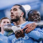 Manchester City golea al Liverpool y asalta el liderato de la Premier League