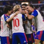 Lyon resiste la reacción del Crystal Palace y se impone en un partidazo