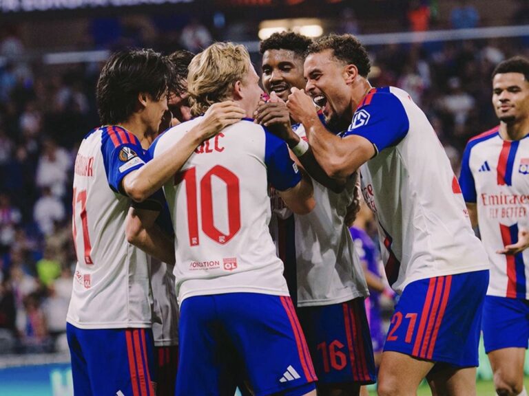 Lyon resiste la reacción del Crystal Palace y se impone en un partidazo