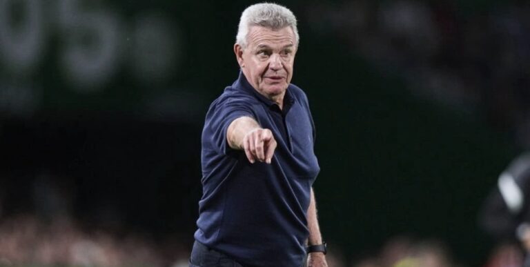 Javier Aguirre evita hablar de fichajes y pide responder con triunfos en Valencia
