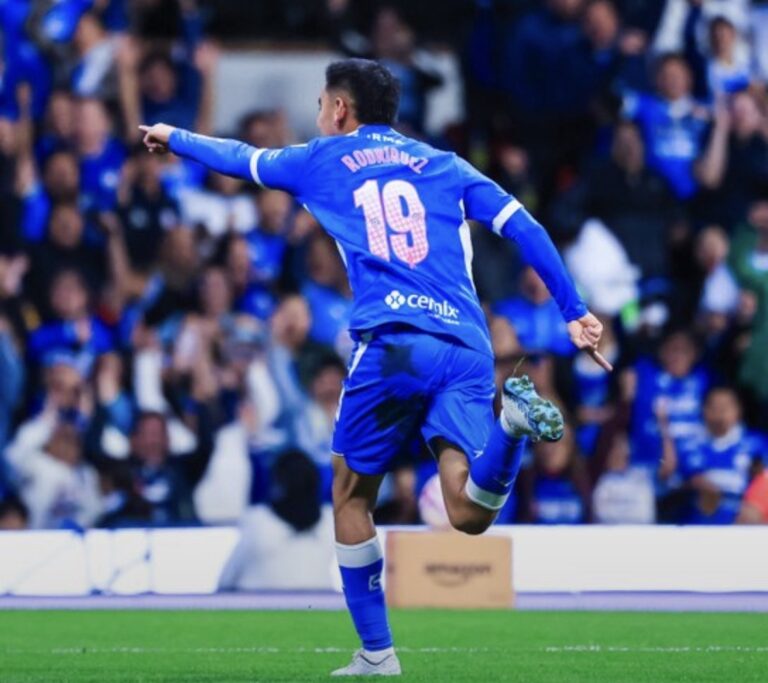 CRUZ AZUL GOLEA 5-0 A JUÁREZ Y FIRMA UNA NOCHE REDONDA EN EL ESTADIO BANORTE