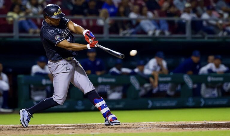CHARROS SE QUEDA CON LA SERIE ANTE JAGUARES EN NAYARIT
