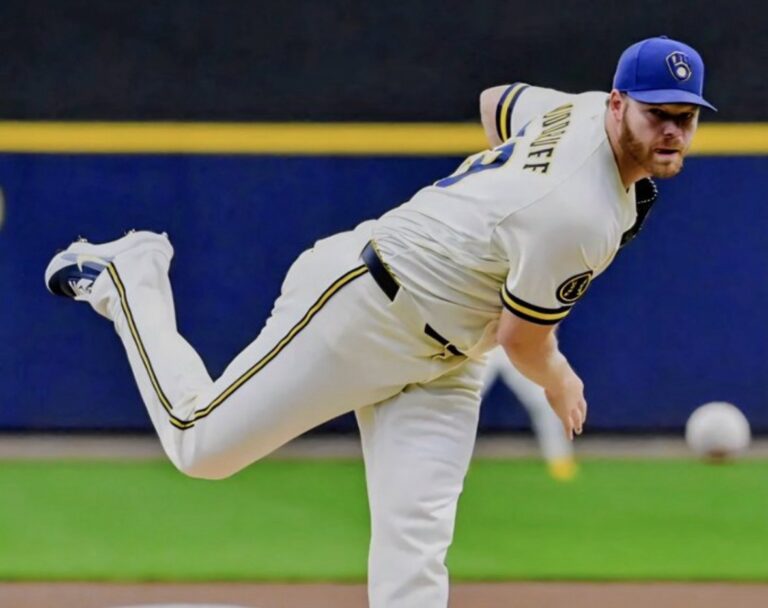 Brandon Woodruff busca un lugar en el roster de Milwaukee para la Serie Mundial
