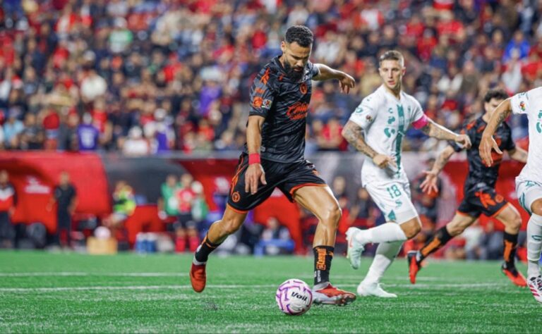 XOLOS GOLEA A SANTOS Y LE CORTA SU RACHA DE SEIS TRIUNFOS
