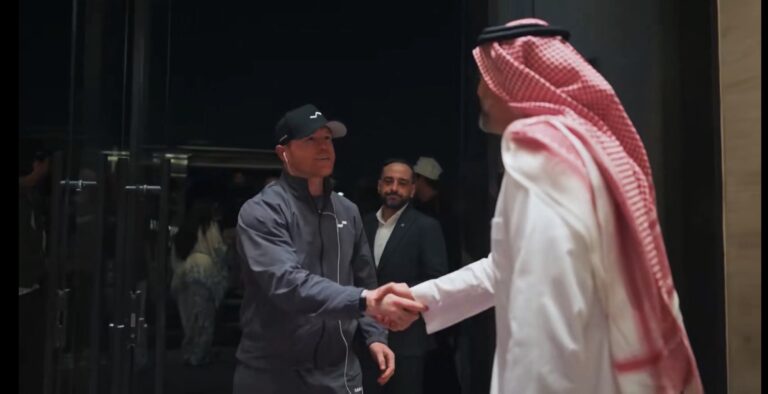 Canelo vuelve a escena en Arabia Saudita con la misión de recuperar el trono