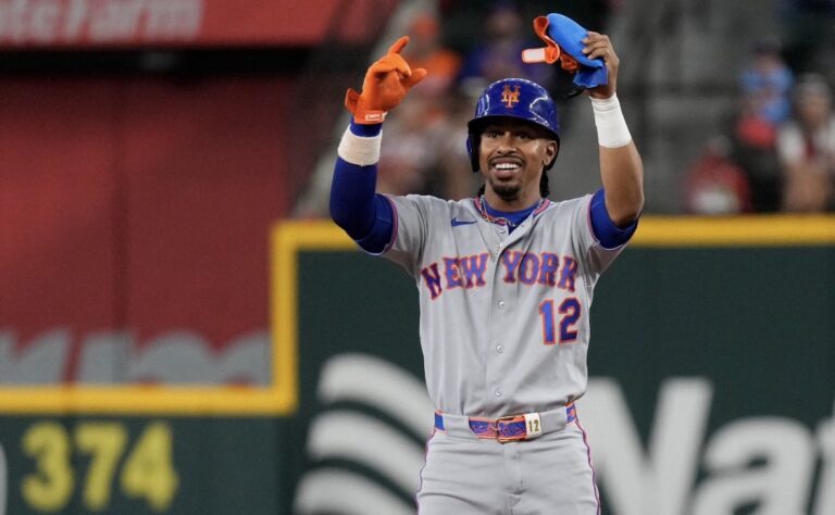 Francisco Lindor recibe el Premio Roberto Clemente y honra el legado de su ídolo